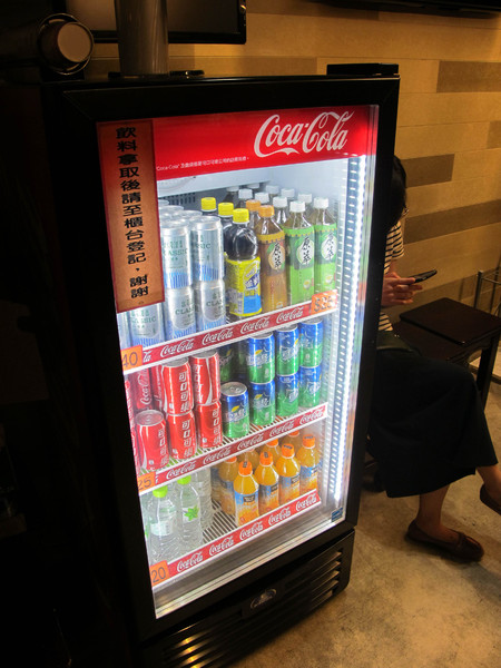 韓記老虎麵食館：(胖樺食記)台北永康街韓記老虎麵食館。麻辣湯頭濃郁鮮美。食材精緻各個表現亮眼。