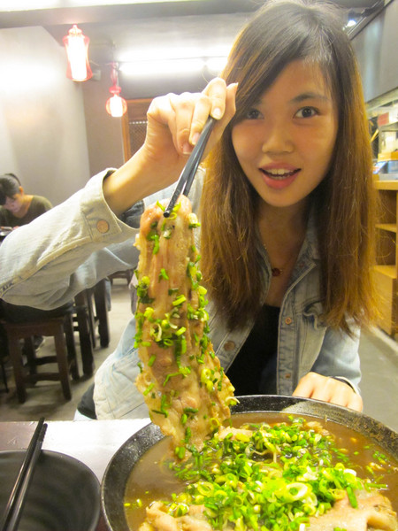 韓記老虎麵食館：(胖樺食記)台北永康街韓記老虎麵食館。麻辣湯頭濃郁鮮美。食材精緻各個表現亮眼。