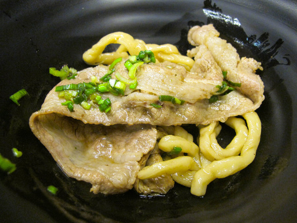 韓記老虎麵食館：(胖樺食記)台北永康街韓記老虎麵食館。麻辣湯頭濃郁鮮美。食材精緻各個表現亮眼。