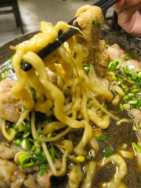 韓記老虎麵食館：(胖樺食記)台北永康街韓記老虎麵食館。麻辣湯頭濃郁鮮美。食材精緻各個表現亮眼。