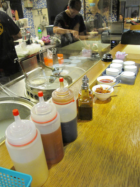 韓記老虎麵食館：(胖樺食記)台北永康街韓記老虎麵食館。麻辣湯頭濃郁鮮美。食材精緻各個表現亮眼。