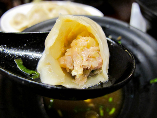 韓記老虎麵食館：(胖樺食記)台北永康街韓記老虎麵食館。麻辣湯頭濃郁鮮美。食材精緻各個表現亮眼。