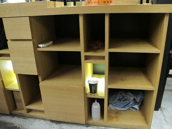 韓記老虎麵食館：(胖樺食記)台北永康街韓記老虎麵食館。麻辣湯頭濃郁鮮美。食材精緻各個表現亮眼。