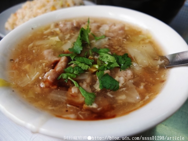王朝香菇肉羹:【美食特搜。屏東市】王朝香菇肉羹。羹湯鮮甜美味 炒飯泡肉羹超獨家 屏東夜市美食篇