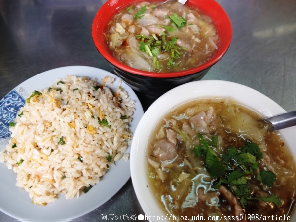 王朝香菇肉羹:【美食特搜。屏東市】王朝香菇肉羹。羹湯鮮甜美味 炒飯泡肉羹超獨家 屏東夜市美食篇