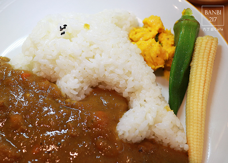 Banbi217 美食旅遊: [台北]六丁目cafe:日系咖啡館,可愛拉花,手工烘培蛋糕,鹹派,下午茶(捷運松山機場站,民生社區,巷弄美食)