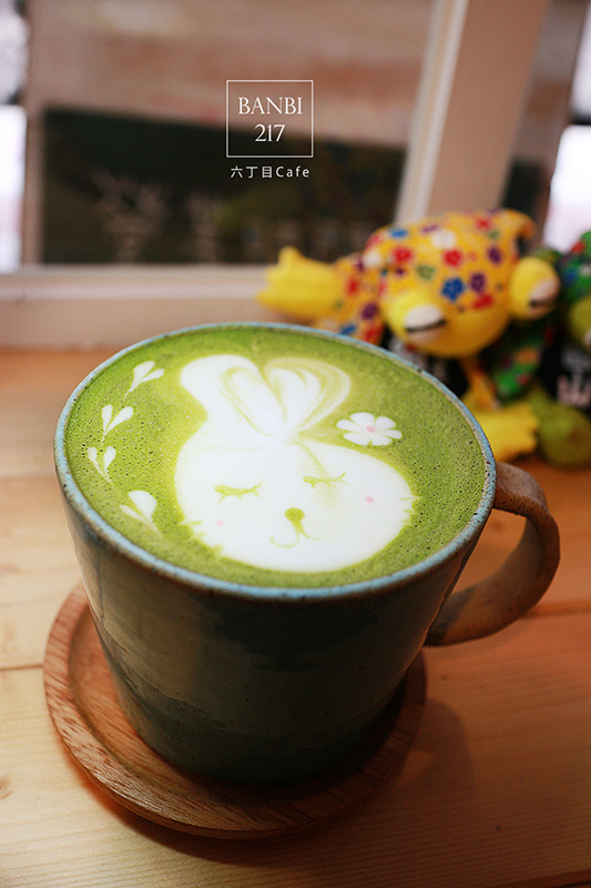 Banbi217 美食旅遊: [台北]六丁目cafe:日系咖啡館,可愛拉花,手工烘培蛋糕,鹹派,下午茶(捷運松山機場站,民生社區,巷弄美食)