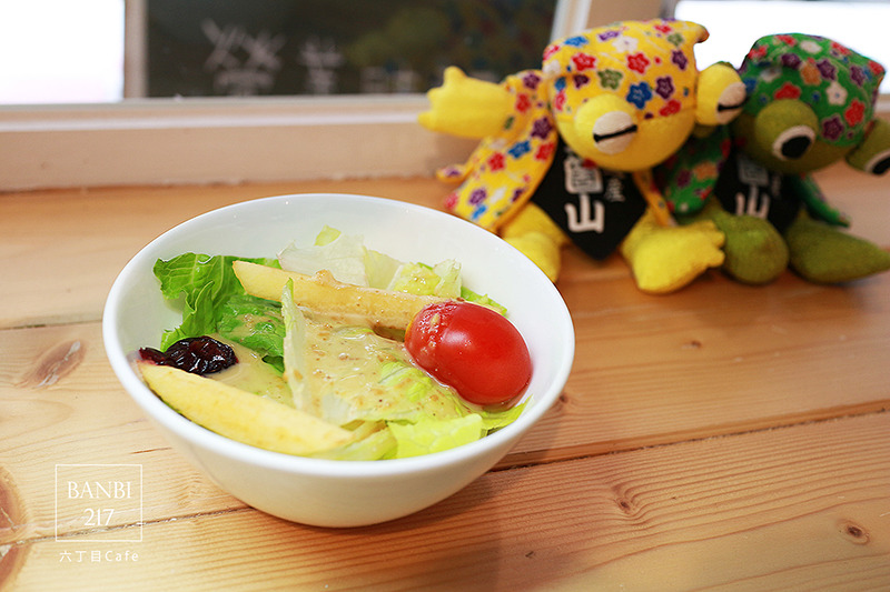 Banbi217 美食旅遊: [台北]六丁目cafe:日系咖啡館,可愛拉花,手工烘培蛋糕,鹹派,下午茶(捷運松山機場站,民生社區,巷弄美食)