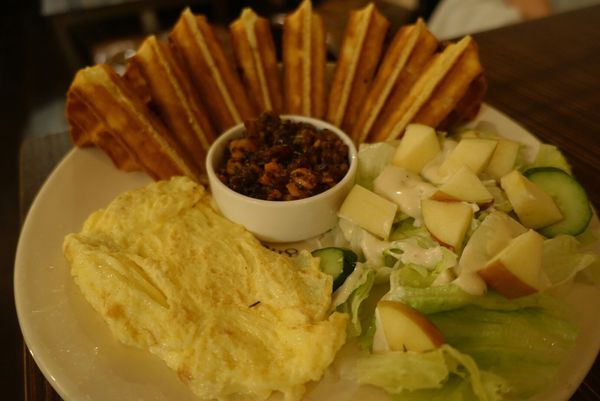 溫古咖啡Wengu cafe:讓抹茶控和鬆餅控瞬間甦醒的抹茶紅豆起司燒-溫古咖啡