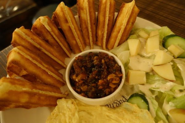 溫古咖啡Wengu cafe:讓抹茶控和鬆餅控瞬間甦醒的抹茶紅豆起司燒-溫古咖啡