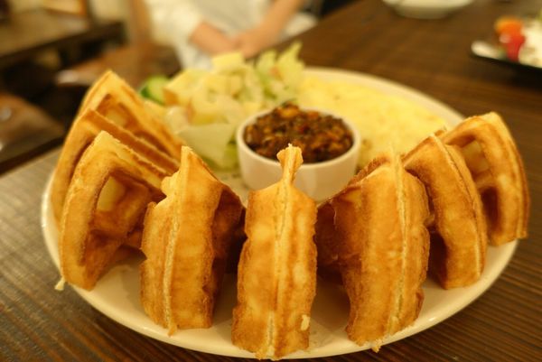 溫古咖啡Wengu cafe:讓抹茶控和鬆餅控瞬間甦醒的抹茶紅豆起司燒-溫古咖啡