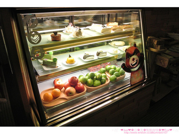 點點咖啡：【食記】oO。。台北　點點咖啡　看膩了咖啡拉花了嘛？！來鄉村田野風的店看看用棉花糖儿就可以讓平凡無奇的咖啡變可愛！。o○。