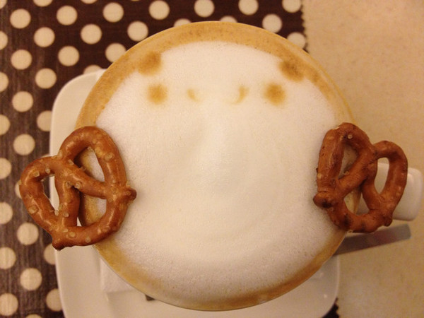 點點咖啡：【食記】oO。。台北　點點咖啡　看膩了咖啡拉花了嘛？！來鄉村田野風的店看看用棉花糖儿就可以讓平凡無奇的咖啡變可愛！。o○。