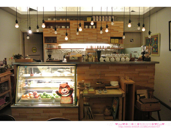 點點咖啡：【食記】oO。。台北　點點咖啡　看膩了咖啡拉花了嘛？！來鄉村田野風的店看看用棉花糖儿就可以讓平凡無奇的咖啡變可愛！。o○。