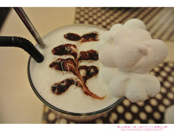 點點咖啡：【食記】oO。。台北　點點咖啡　看膩了咖啡拉花了嘛？！來鄉村田野風的店看看用棉花糖儿就可以讓平凡無奇的咖啡變可愛！。o○。