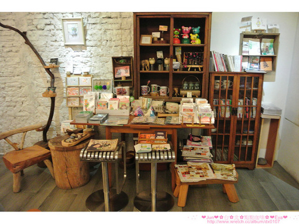 點點咖啡：【食記】oO。。台北　點點咖啡　看膩了咖啡拉花了嘛？！來鄉村田野風的店看看用棉花糖儿就可以讓平凡無奇的咖啡變可愛！。o○。