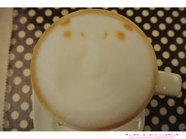 點點咖啡：【食記】oO。。台北　點點咖啡　看膩了咖啡拉花了嘛？！來鄉村田野風的店看看用棉花糖儿就可以讓平凡無奇的咖啡變可愛！。o○。
