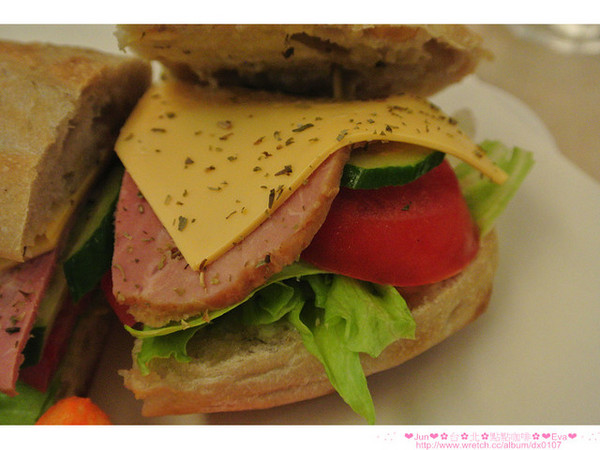 點點咖啡：【食記】oO。。台北　點點咖啡　看膩了咖啡拉花了嘛？！來鄉村田野風的店看看用棉花糖儿就可以讓平凡無奇的咖啡變可愛！。o○。