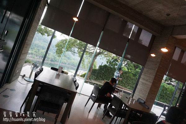 二泉湖畔 (21).JPG