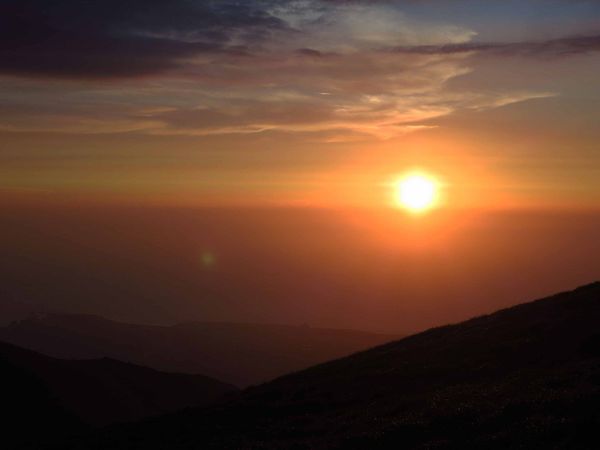 【台北旅遊】大屯山自然公園-美麗的湖畔伴隨著涼爽的微風與美麗的助航站夜景-民航局導航站