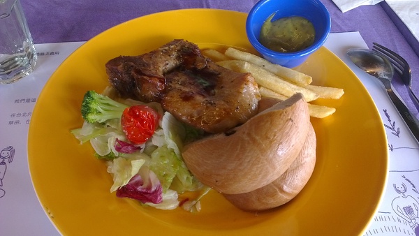 薰衣草森林(尖石店)：新竹薰衣草森林~有美景也有佳餚的休閒好處去!!!