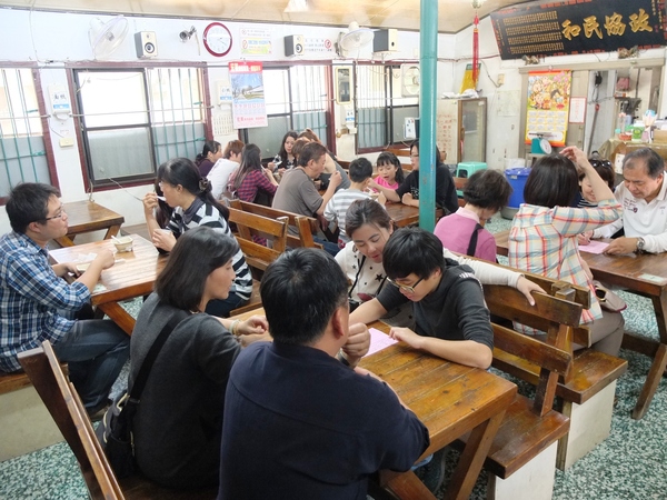 東門冰菓室：【美食特搜。高雄美濃區】東門冰果室。民國53年創立 人滿為患老冰店 香蕉清冰超懷念
