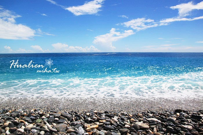 花蓮 ▌花蓮月牙灣七星潭風景區,湛藍海水藍的像果凍!