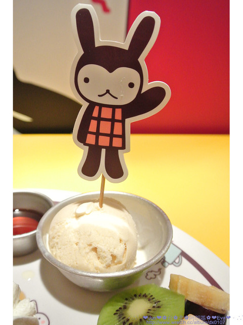 Aranzi Aronzo Cafe 阿朗基咖啡(新光三越南西店二館)：【食記】oO。。台北　ARANZI CAFE（阿朗基）　超可愛的兔兔蛋糕，能不吃嘛？！。o○。