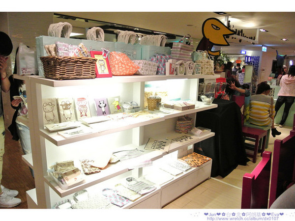 Aranzi Aronzo Cafe 阿朗基咖啡(新光三越南西店二館)：【食記】oO。。台北　ARANZI CAFE（阿朗基）　超可愛的兔兔蛋糕，能不吃嘛？！。o○。