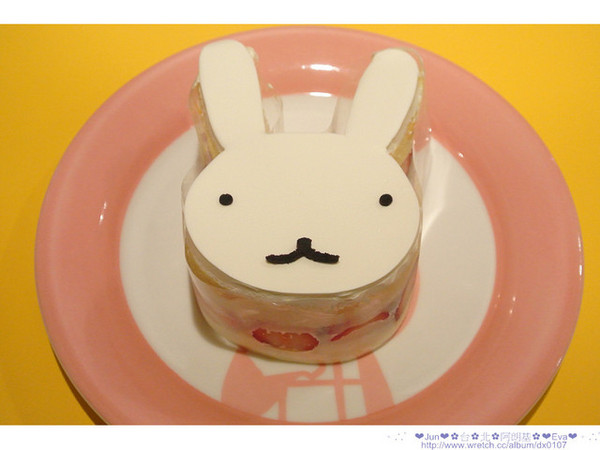 Aranzi Aronzo Cafe 阿朗基咖啡(新光三越南西店二館)：【食記】oO。。台北　ARANZI CAFE（阿朗基）　超可愛的兔兔蛋糕，能不吃嘛？！。o○。