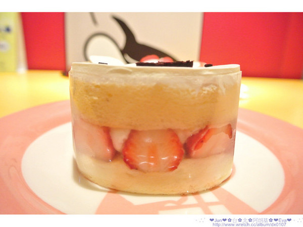 Aranzi Aronzo Cafe 阿朗基咖啡(新光三越南西店二館)：【食記】oO。。台北　ARANZI CAFE（阿朗基）　超可愛的兔兔蛋糕，能不吃嘛？！。o○。