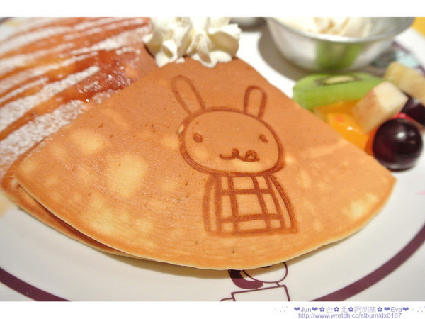 Aranzi Aronzo Cafe 阿朗基咖啡(新光三越南西店二館)：【食記】oO。。台北　ARANZI CAFE（阿朗基）　超可愛的兔兔蛋糕，能不吃嘛？！。o○。