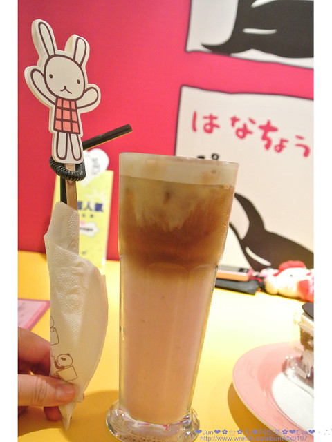 Aranzi Aronzo Cafe 阿朗基咖啡(新光三越南西店二館)：【食記】oO。。台北　ARANZI CAFE（阿朗基）　超可愛的兔兔蛋糕，能不吃嘛？！。o○。
