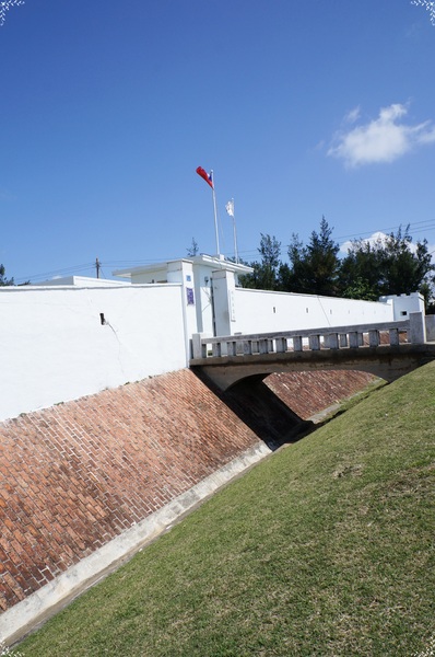 墾丁鵝鑾鼻燈塔：[2014中南部四天之旅] 屏東鵝鑾鼻燈塔~台灣最南端的東亞之光