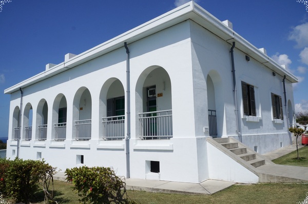 墾丁鵝鑾鼻燈塔：[2014中南部四天之旅] 屏東鵝鑾鼻燈塔~台灣最南端的東亞之光