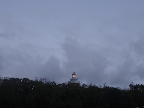 墾丁鵝鑾鼻燈塔：1020103[官本金文愛台灣]傍晚的鵝鑾鼻國家公園別有一番風味到達國境之南臺灣最南邊地標