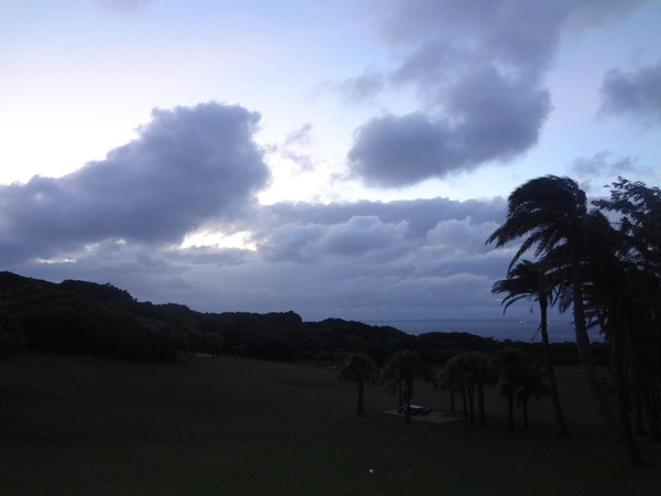 墾丁鵝鑾鼻燈塔：1020103[官本金文愛台灣]傍晚的鵝鑾鼻國家公園別有一番風味到達國境之南臺灣最南邊地標