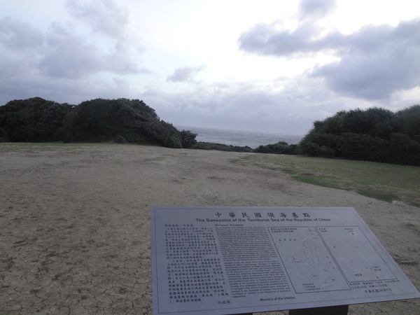 墾丁鵝鑾鼻燈塔：1020103[官本金文愛台灣]傍晚的鵝鑾鼻國家公園別有一番風味到達國境之南臺灣最南邊地標