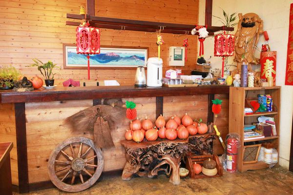 清境農場-峰情人文民宿-雲霧之上環山繚繞