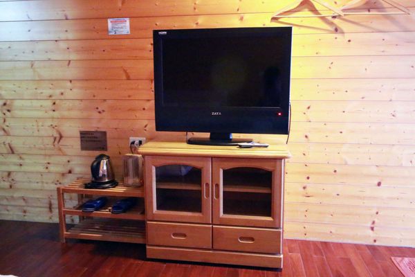 清境農場-峰情人文民宿-雲霧之上環山繚繞