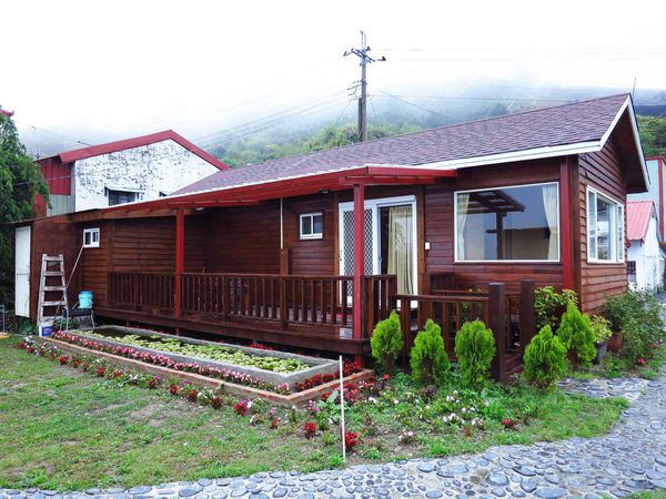 清境農場-峰情人文民宿-雲霧之上環山繚繞