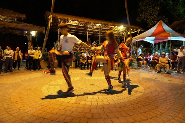 原始部落山地美食：[台東卑南] 原始部落 - 烤雞烤魚+原民舞蹈表演