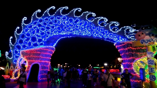 麗寶樂園:【台中遊記】超划算!麗寶樂園月光票雙人同行只要299元!