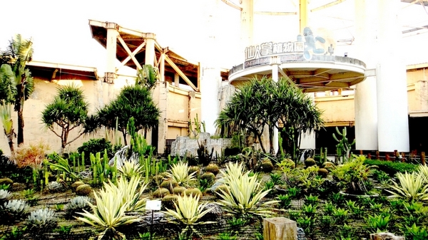 麗寶樂園:【台中遊記】超划算!麗寶樂園月光票雙人同行只要299元!