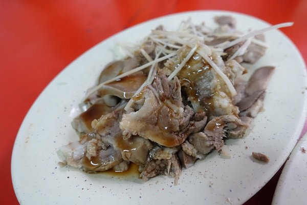 卑南豬血湯(台東店)：(胖樺食記)台東必吃排隊美食「卑南豬血湯」/廣傳路/豬舌糯米腸都好吃