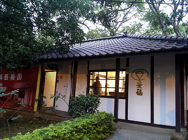 十八尖山：春遊賞花。新竹十八尖山&世博展覽館