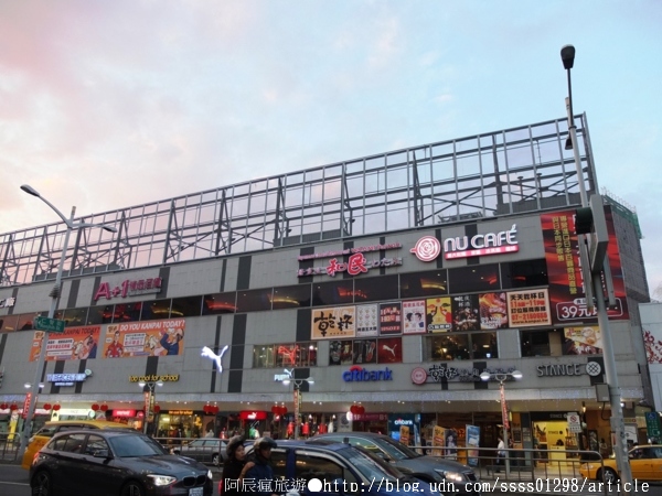 新崛江商圈:【旅行遊記。高雄新興區】新崛江商圈。高雄都會區最in的逛街購物勝地