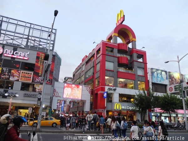 新崛江商圈:【旅行遊記。高雄新興區】新崛江商圈。高雄都會區最in的逛街購物勝地