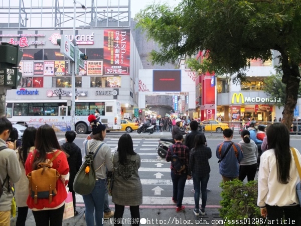 新崛江商圈:【旅行遊記。高雄新興區】新崛江商圈。高雄都會區最in的逛街購物勝地