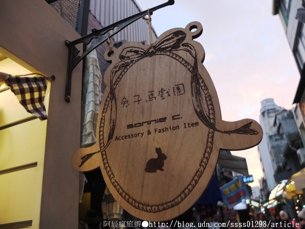 新崛江商圈:【旅行遊記。高雄新興區】新崛江商圈。高雄都會區最in的逛街購物勝地